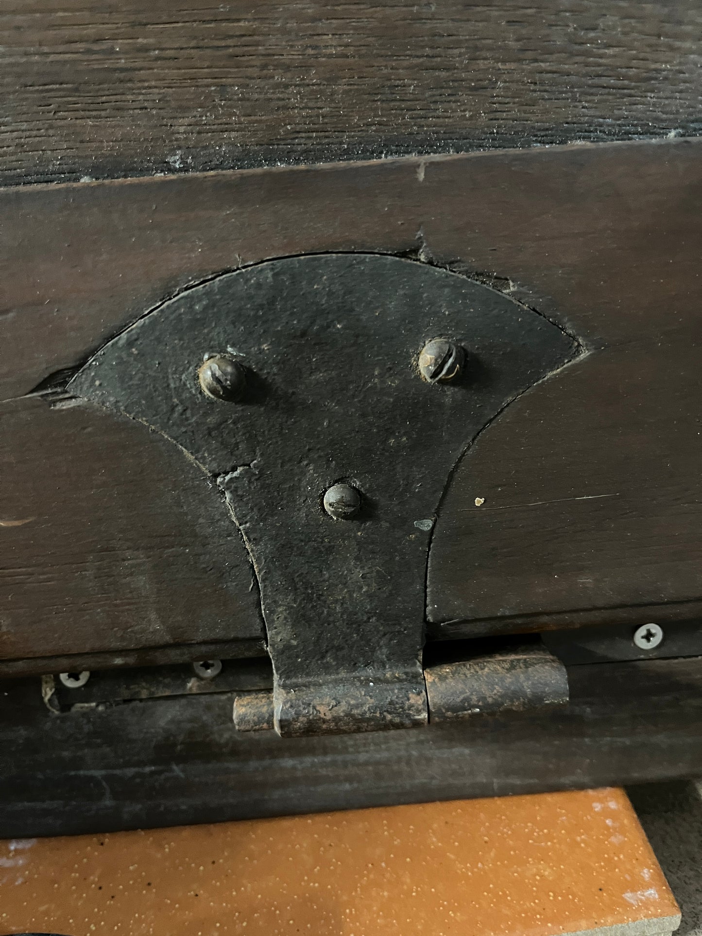 Italian 3-Panel Hand-Planed Oak Door with Wrought Iron Hardware, Early 1900s