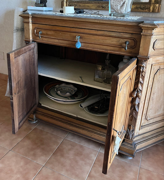 Italian Renaissance Revival Walnut Credenza with Hand-Carved Caryatids and Grey Marble Top, Trapezoidale circa 1850–1880