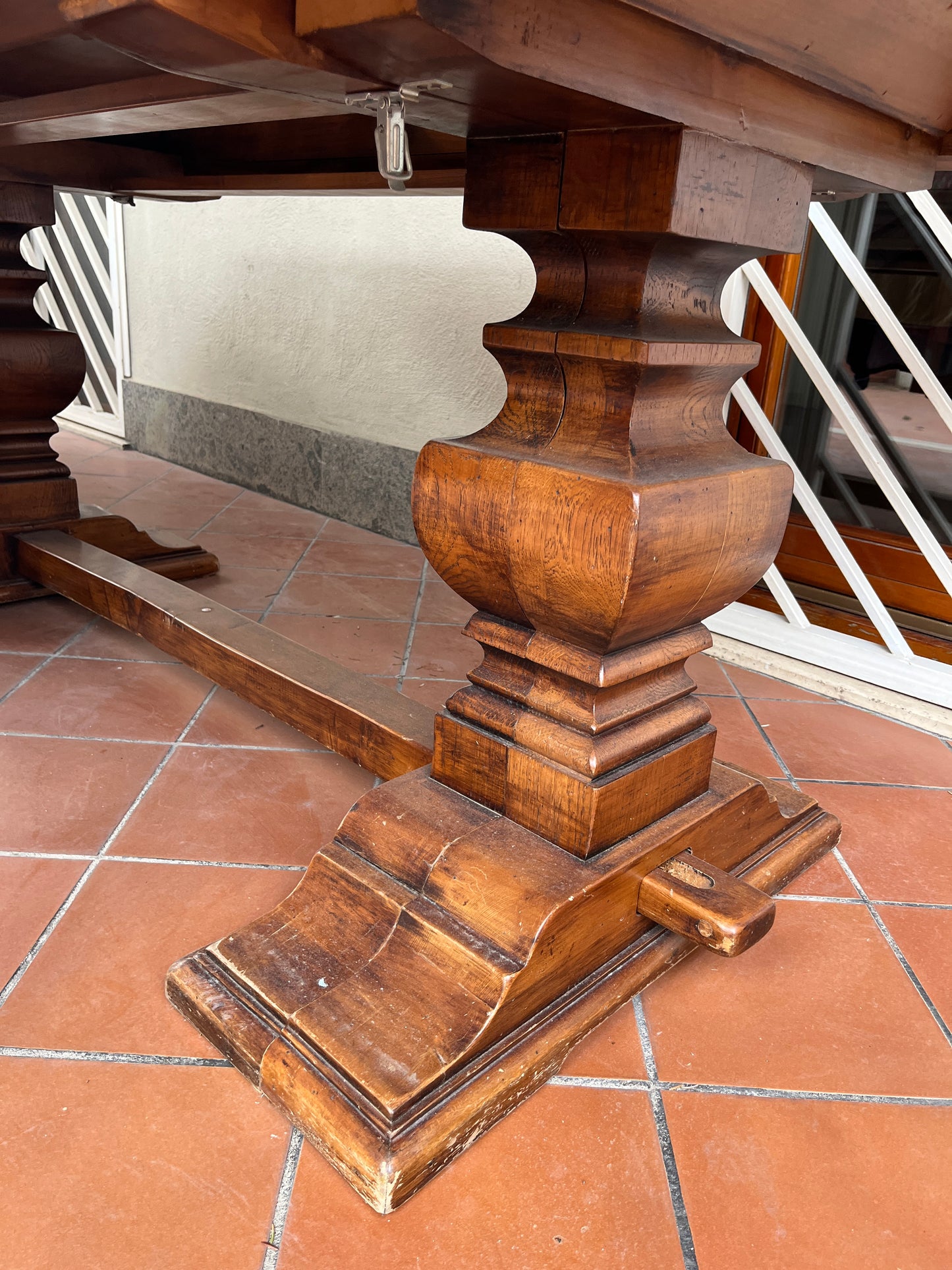 Italian Renaissance Revival Extending Refettorio Table with Classical Pedestal