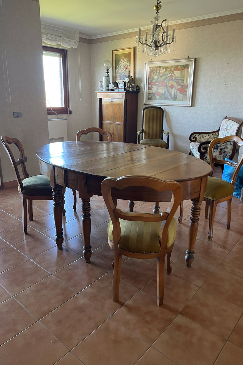 Victorian Walnut Oval Extending Dining Table with Pedestal Base, circa 1860–1890