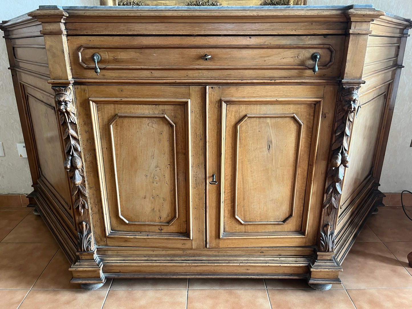 Italian Renaissance Revival Walnut Credenza with Hand-Carved Caryatids and Grey Marble Top, Trapezoidale circa 1850–1880