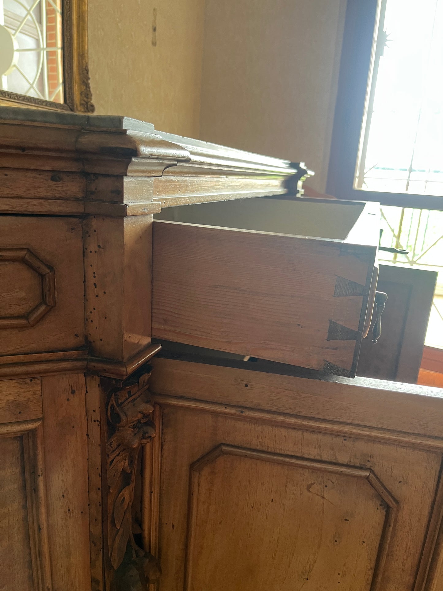 Italian Renaissance Revival Walnut Credenza with Hand-Carved Caryatids and Grey Marble Top, Trapezoidale circa 1850–1880